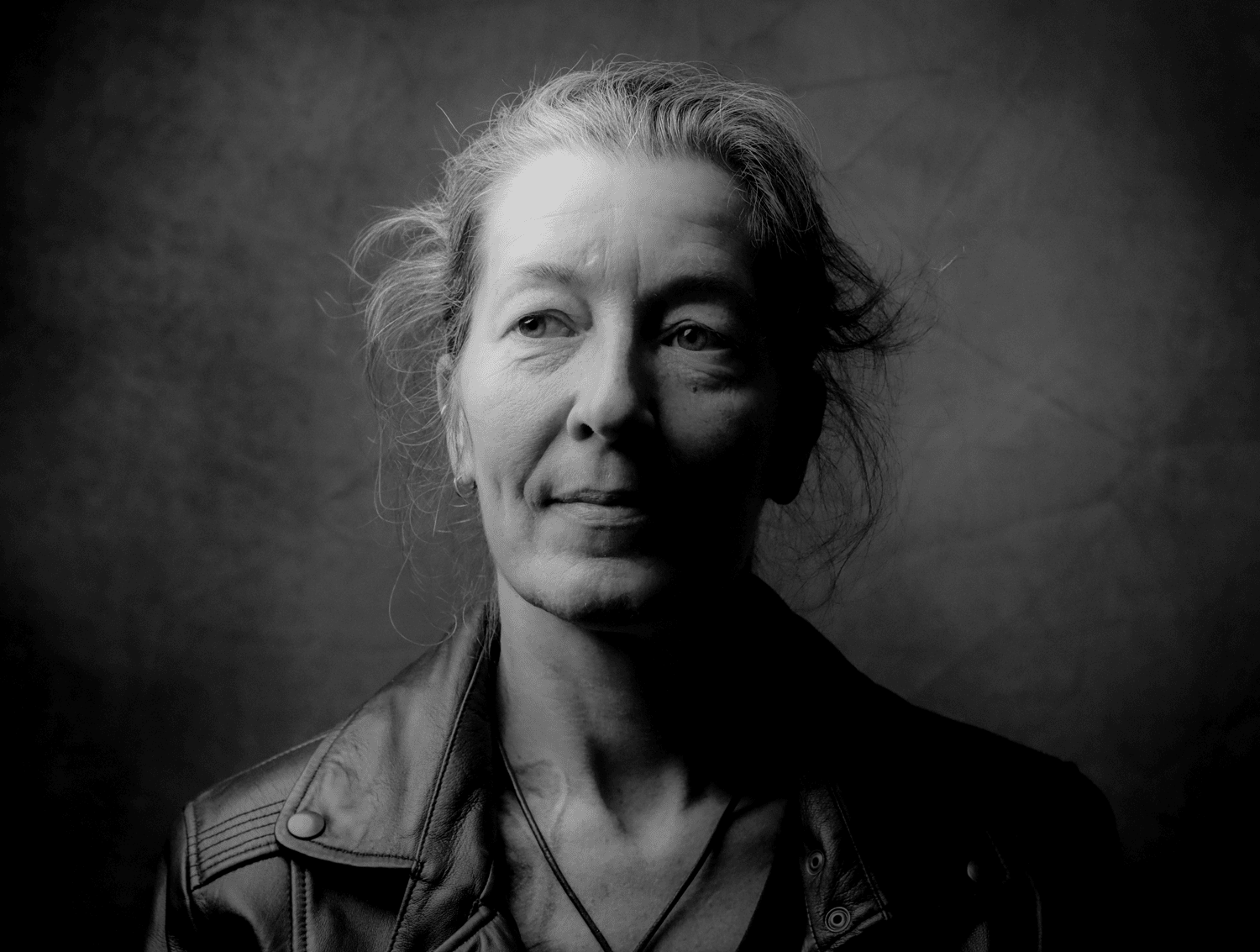 Diane K. Senft, professionelles Porträt, kreative Fotografie, künstlerisches Bild.